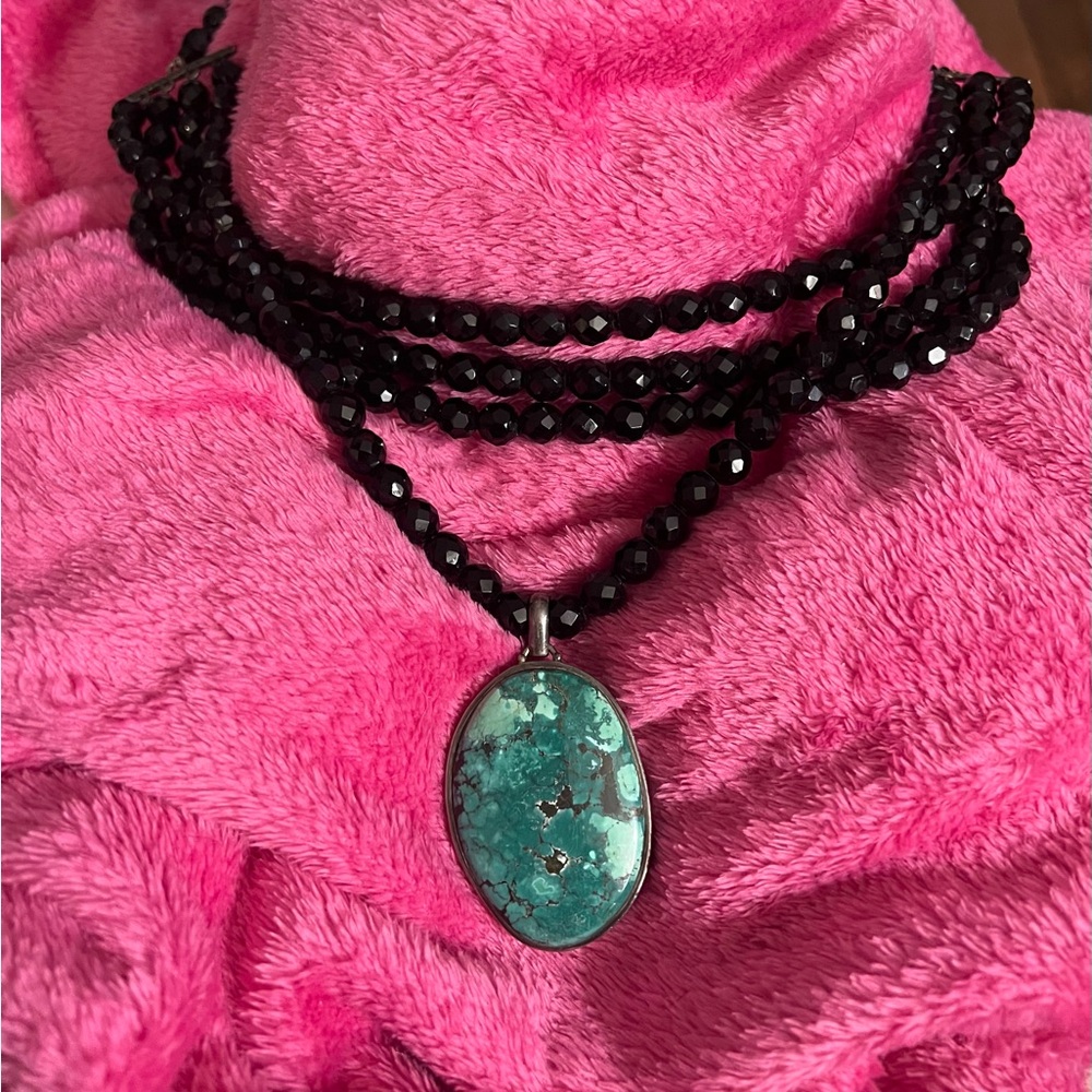 Elegant Black and Turquoise Pendant Necklace